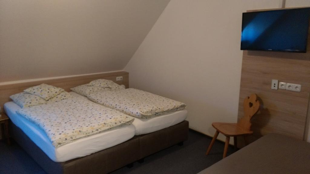Gasthaus Pension Rezatgrund Windsbach エクステリア 写真
