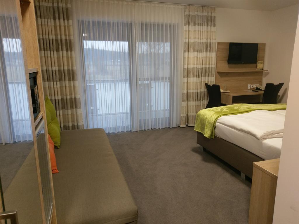 Gasthaus Pension Rezatgrund Windsbach エクステリア 写真