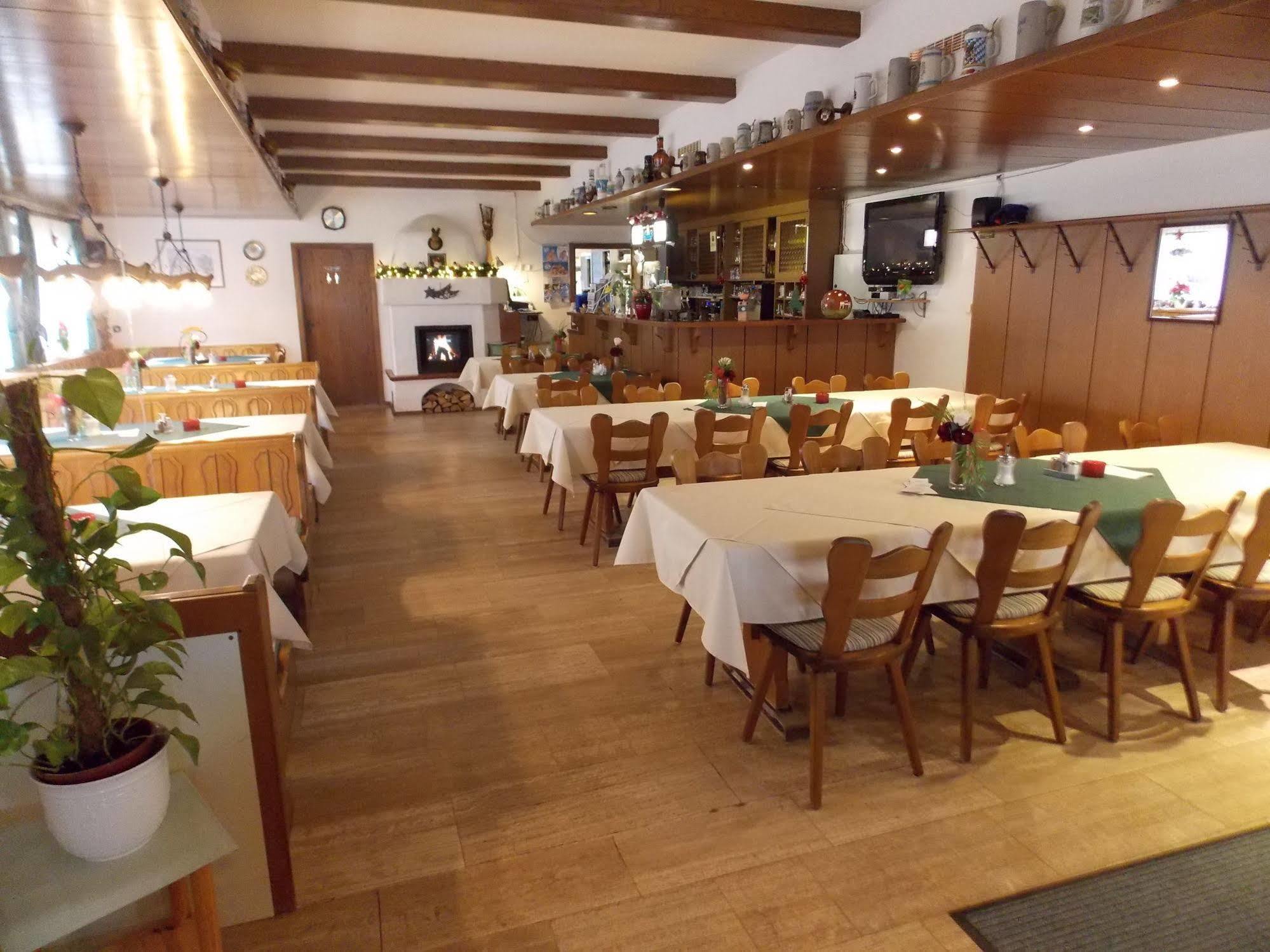 Gasthaus Pension Rezatgrund Windsbach エクステリア 写真