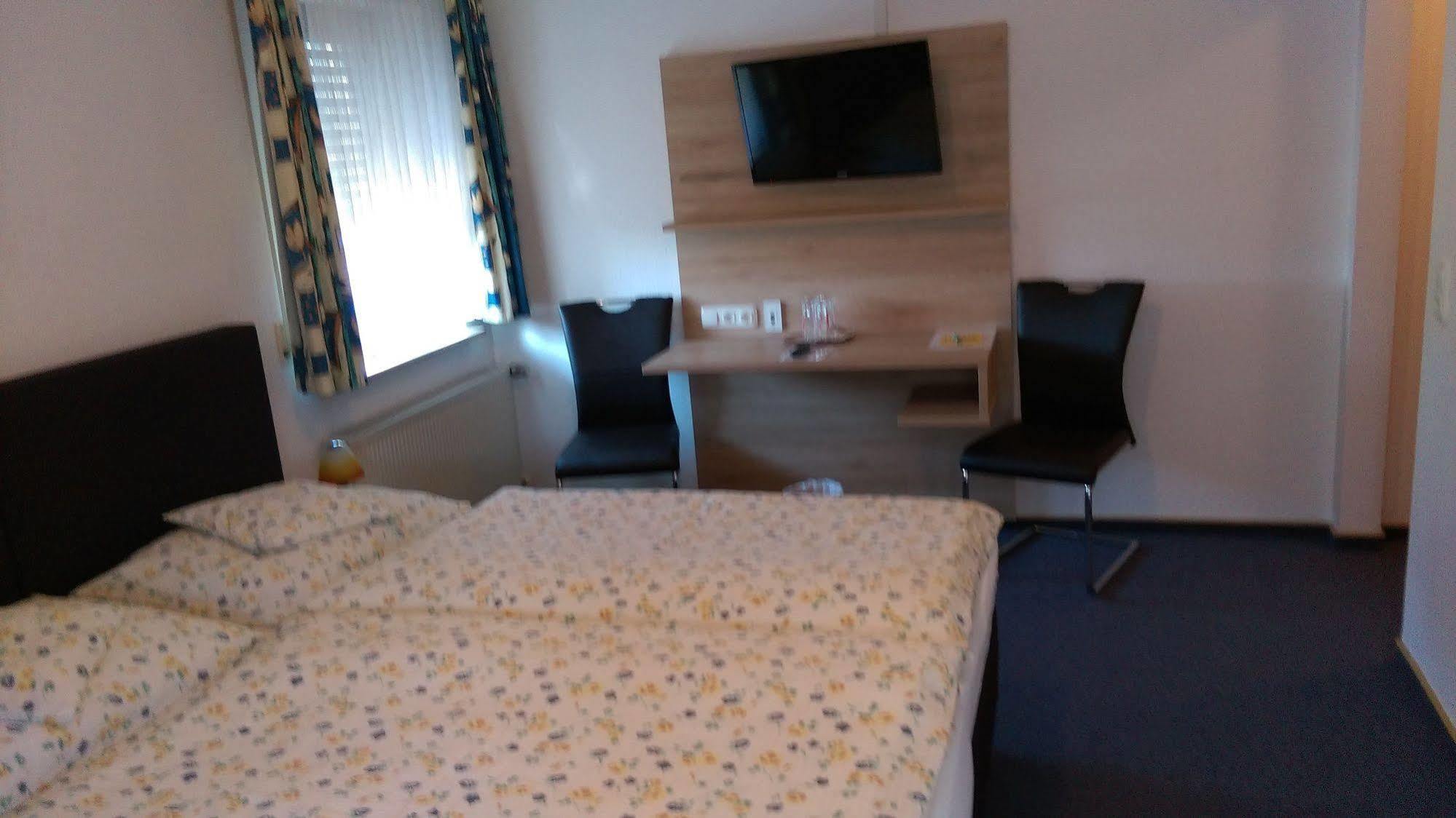 Gasthaus Pension Rezatgrund Windsbach エクステリア 写真