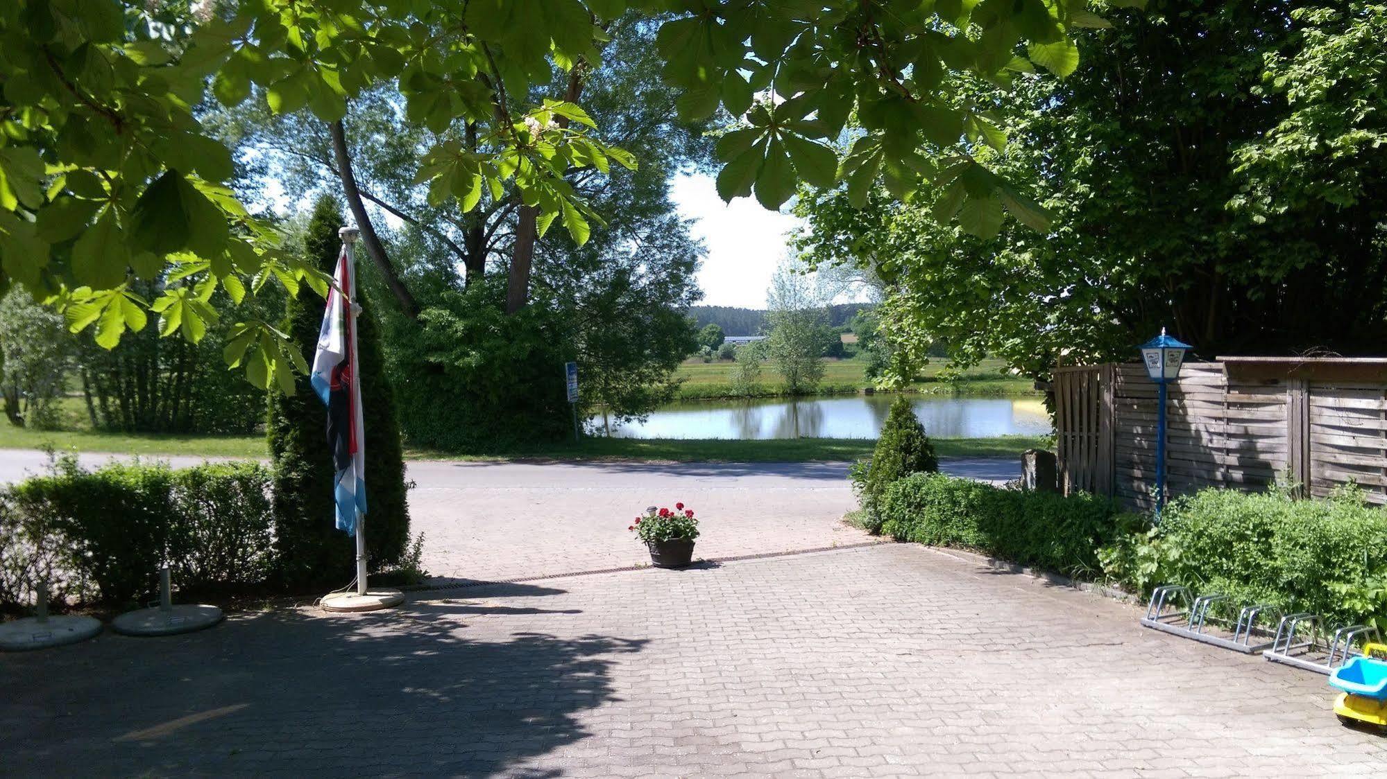 Gasthaus Pension Rezatgrund Windsbach エクステリア 写真