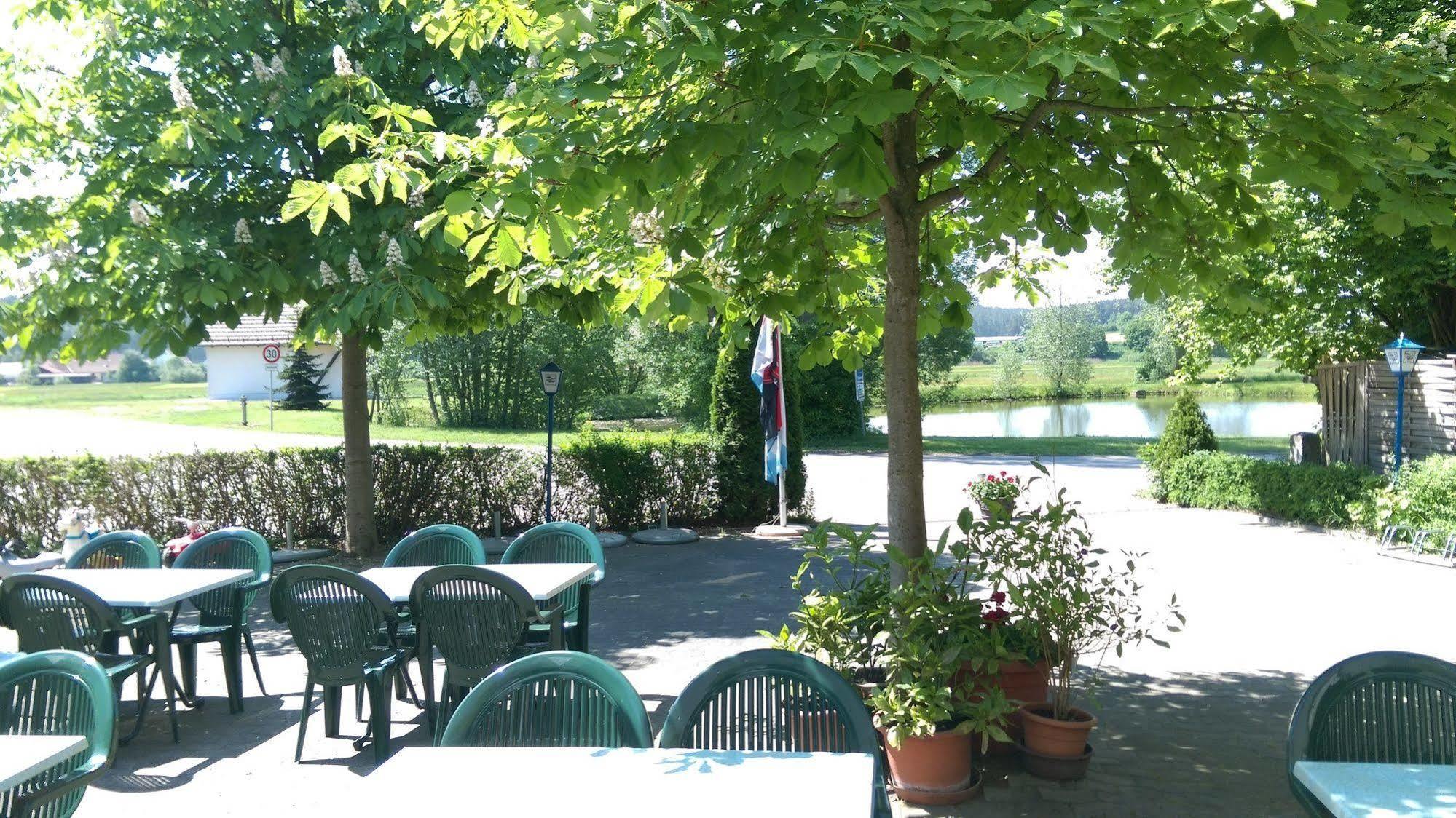 Gasthaus Pension Rezatgrund Windsbach エクステリア 写真